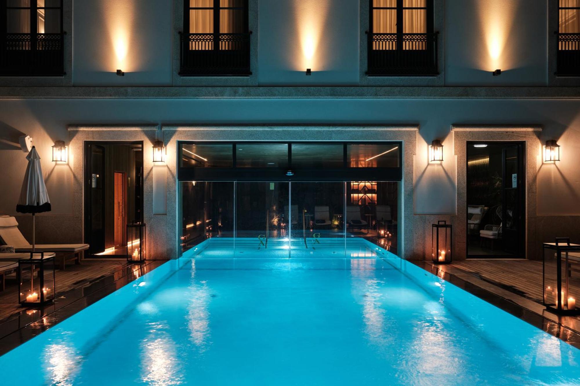 Ga Palace Hotel & Spa, A Xixth-Century Villa Porto Exteriér fotografie The pool at the Hotel Indigo Athens