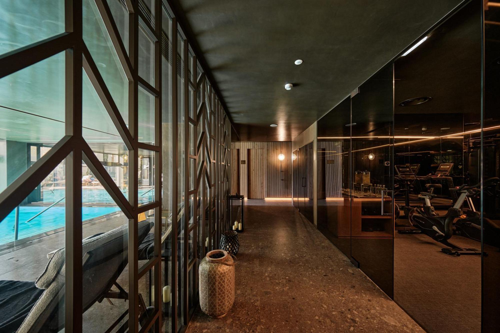 Ga Palace Hotel & Spa, A Xixth-Century Villa Porto Exteriér fotografie The gym at The Standard East Village