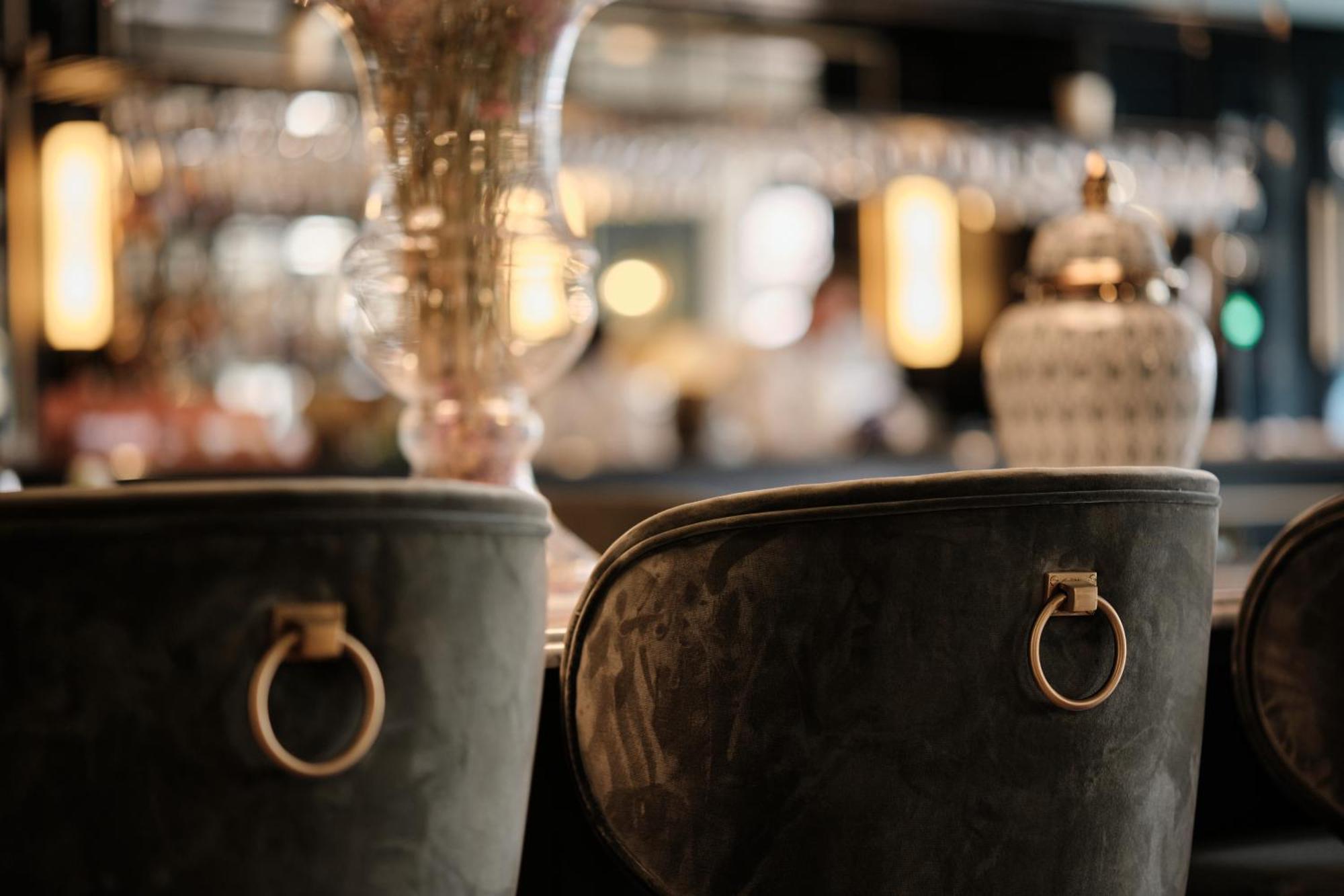 Ga Palace Hotel & Spa, A Xixth-Century Villa Porto Exteriér fotografie Bar stools at the bar