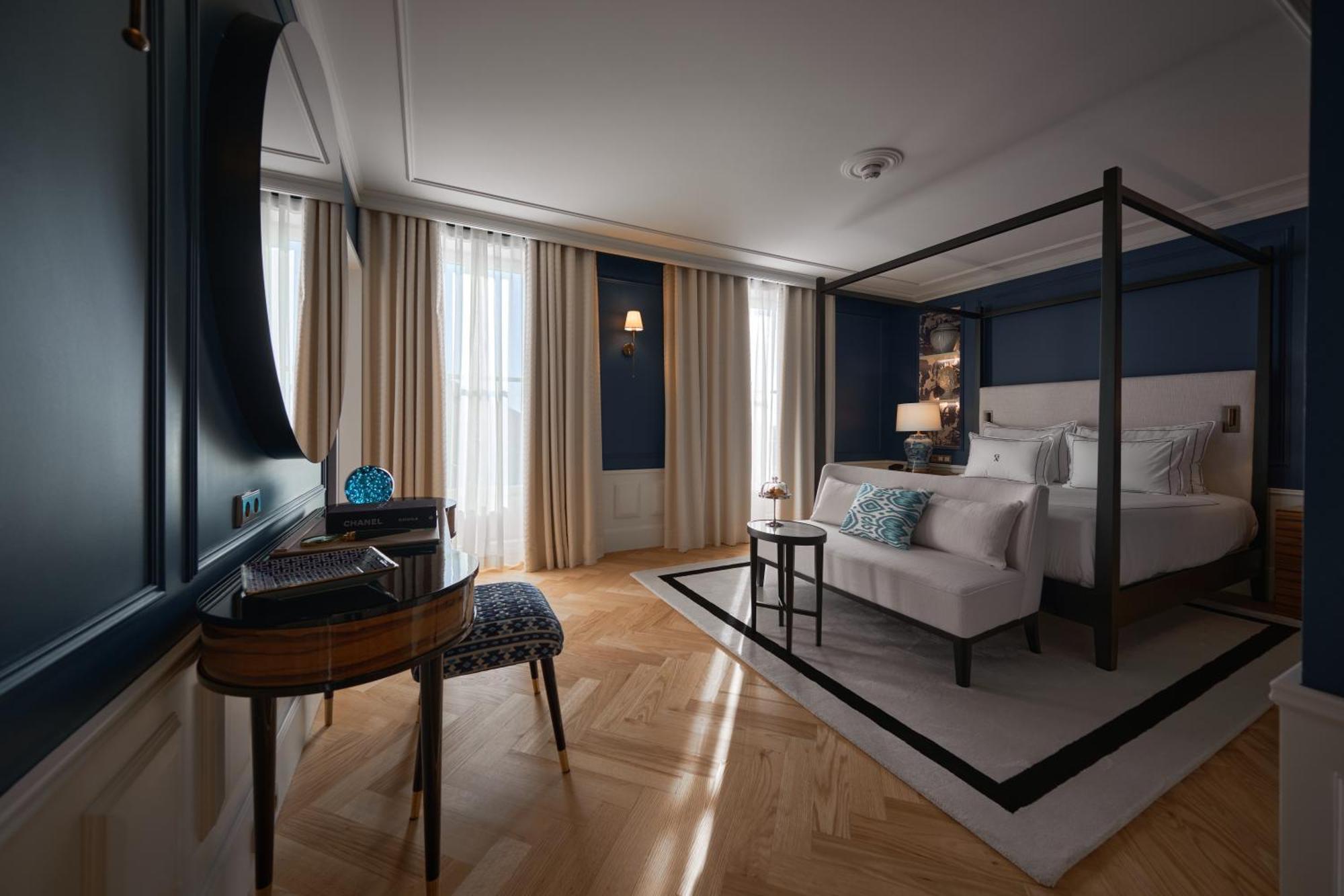 Ga Palace Hotel & Spa, A Xixth-Century Villa Porto Exteriér fotografie A bedroom at the hotel