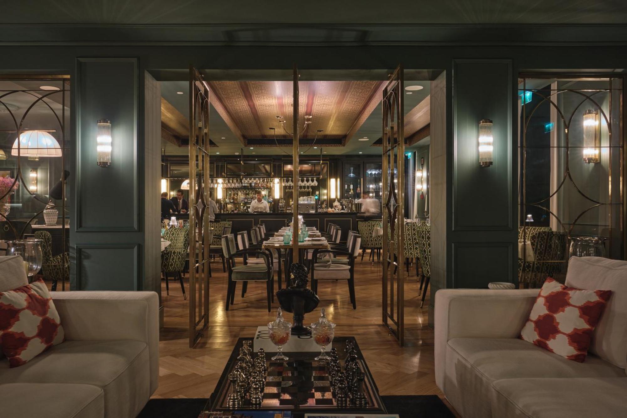 Ga Palace Hotel & Spa, A Xixth-Century Villa Porto Exteriér fotografie The bar at the Mandarin Oriental, London