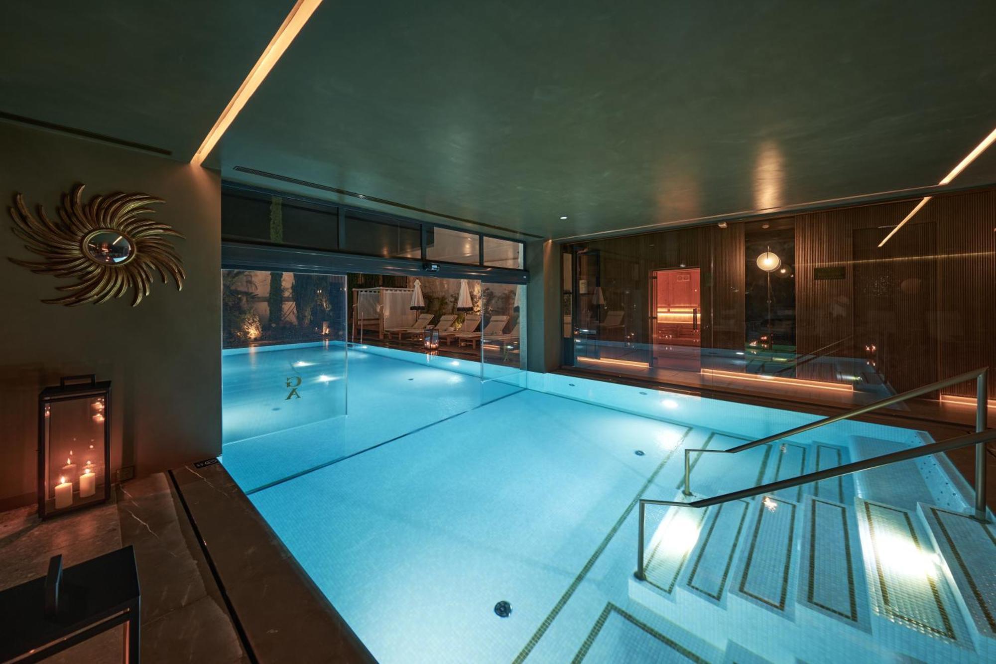 Ga Palace Hotel & Spa, A Xixth-Century Villa Porto Exteriér fotografie The swimming pool at the hotel