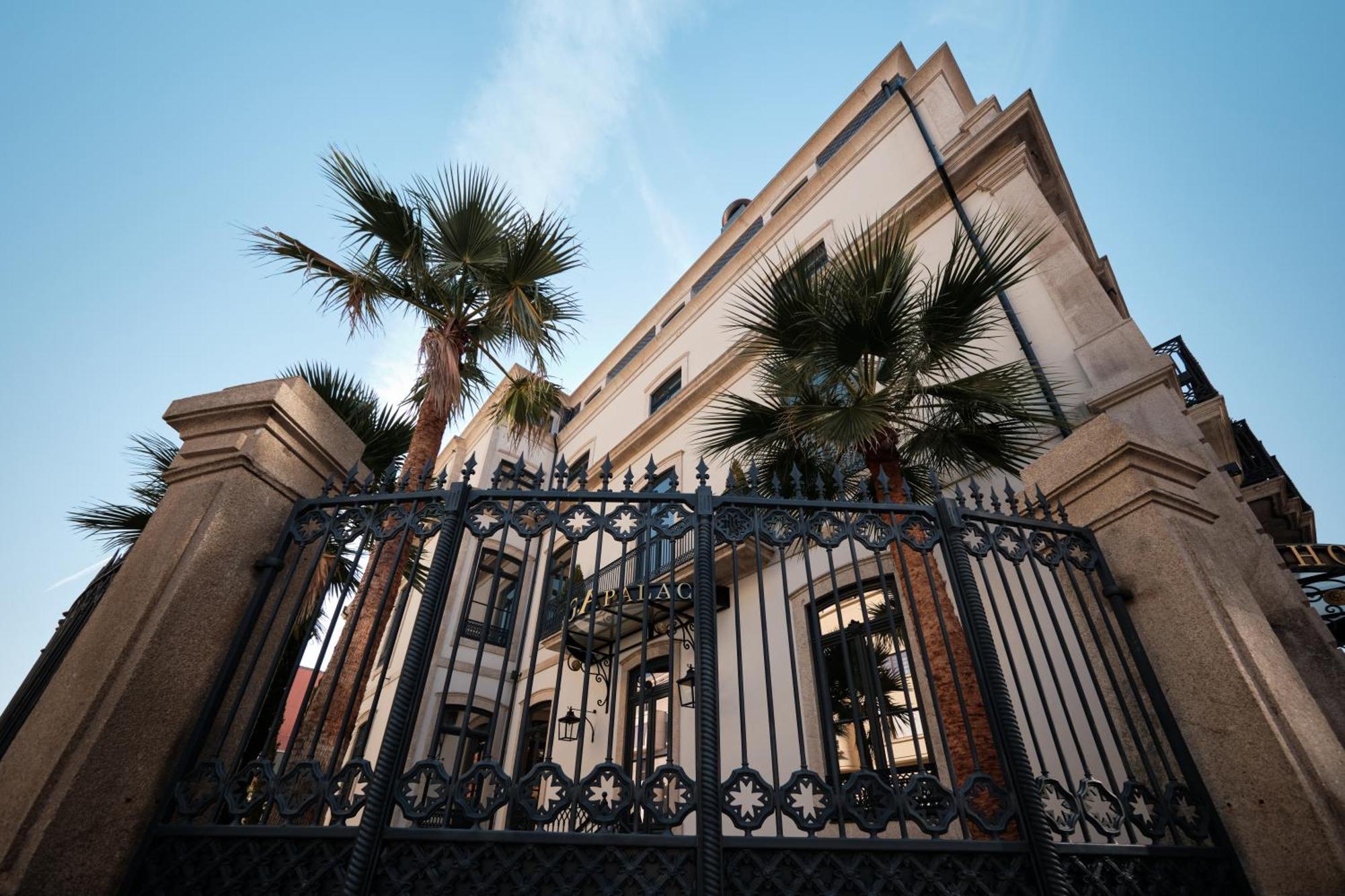 Ga Palace Hotel & Spa, A Xixth-Century Villa Porto Exteriér fotografie The main entrance of the museum