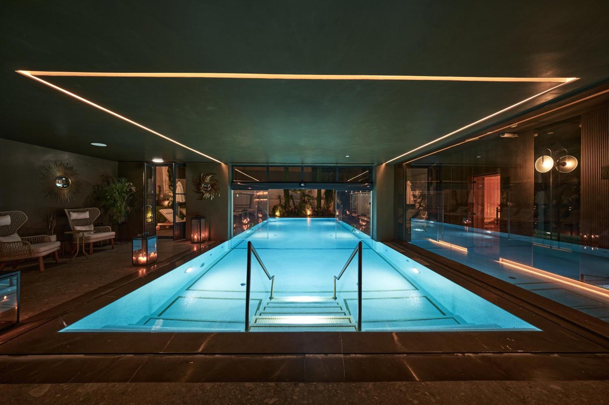Ga Palace Hotel & Spa, A Xixth-Century Villa Porto Exteriér fotografie The pool at the Mandarin Oriental, Munich